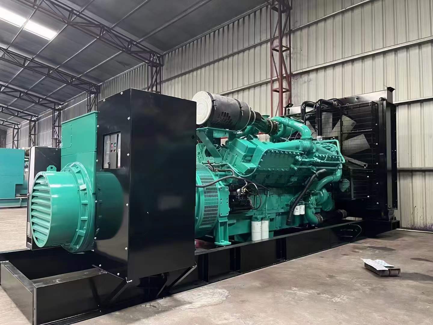 红坪镇如何降低 800kW 柴油发电机输出电流的波动？